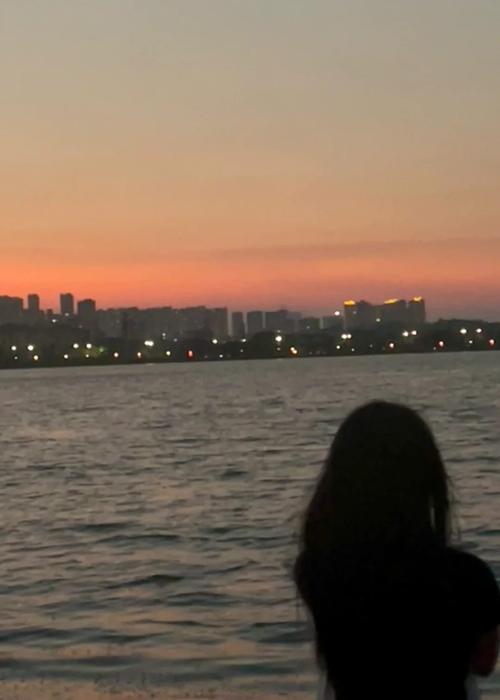 长沙高端旅行交友：体验豪华游船与岳麓山，结识志趣相投的新朋友