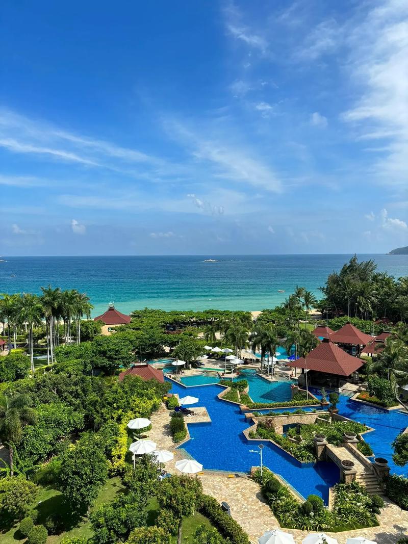 三亚交友胜地推荐：亚龙湾海滩与千古情景区的社交之旅