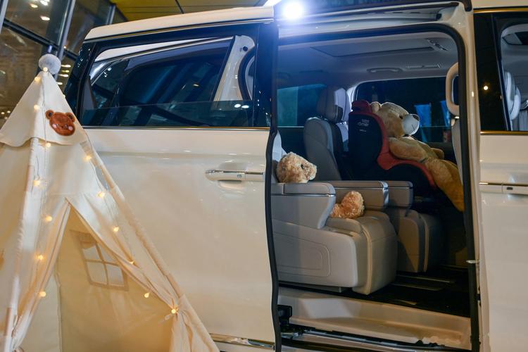 北京商务伴游服务：如何通过正规平台提升商务旅程的舒适与安全